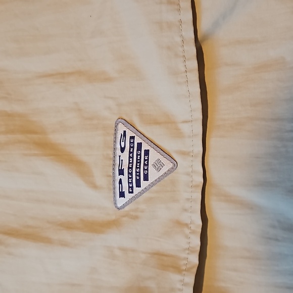 Columbia Men's Large Preformance Fishing Gear Button Down - Picture 6 of 6